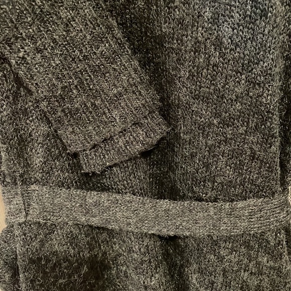 Obey dark gray sweater - Picture 6 of 6